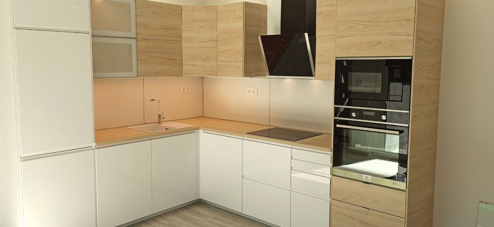 IKEA konyhaszerelés tölgy munkalappal